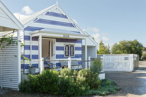 Beach Huts Middleton - Grafton Accommodation 39