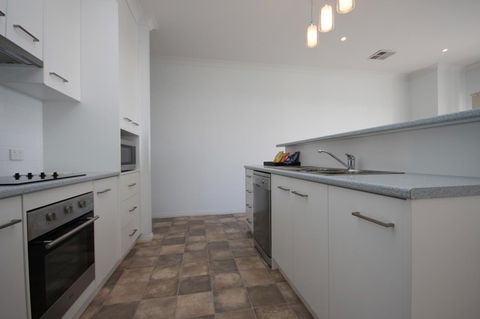 Wallaroo Marina Apartments - Grafton Accommodation 24