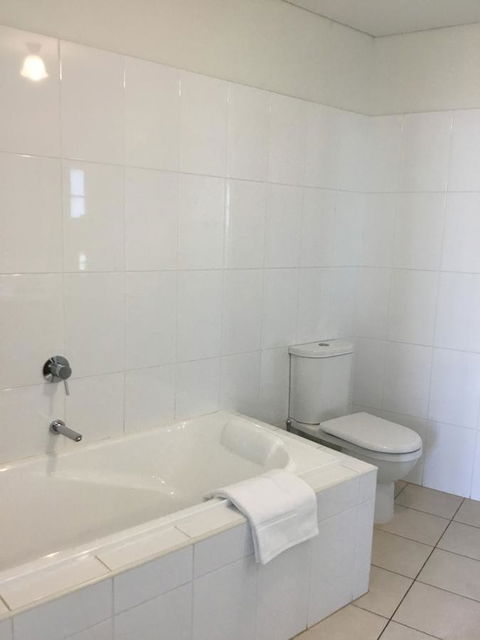 Wallaroo Marina Waterfront Luxe Apartment - Grafton Accommodation 19