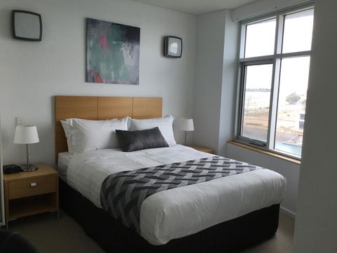 Wallaroo Marina Waterfront Luxe Apartment - Grafton Accommodation 14