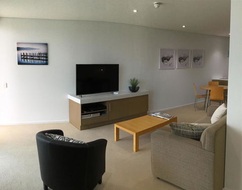 Wallaroo Marina Waterfront Luxe Apartment - Grafton Accommodation 6