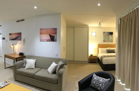 Wallaroo Marina Waterfront Luxe Apartment - Grafton Accommodation 8