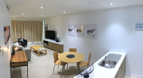 Wallaroo Marina Waterfront Luxe Apartment - Grafton Accommodation 4