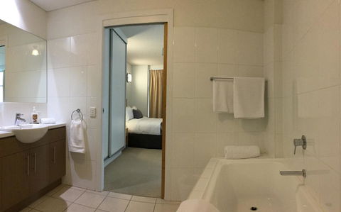 Wallaroo Marina Waterfront Luxe Apartment - Grafton Accommodation 16