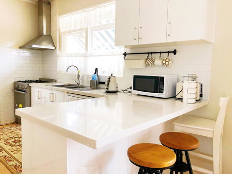 Beautiful Garden House - Grafton Accommodation 15