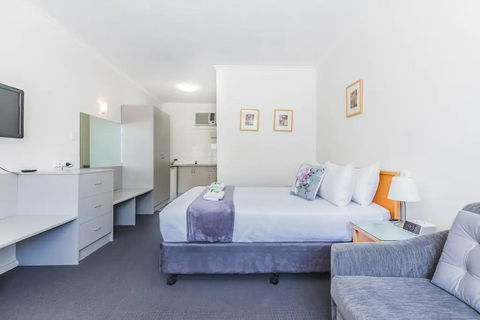 Hi 5 Glenelg Studio Apartment - Grafton Accommodation 2