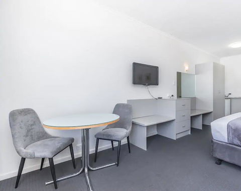 Hi 5 Glenelg Studio Apartment - Grafton Accommodation 8