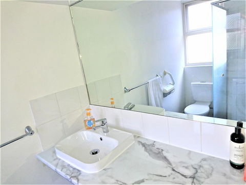 Hi 5 Glenelg Studio Apartment - Grafton Accommodation 9
