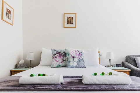 Hi 5 Glenelg Studio Apartment - Grafton Accommodation 1
