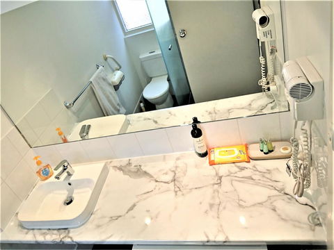 Hi 5 Glenelg Studio Apartment - Grafton Accommodation 5