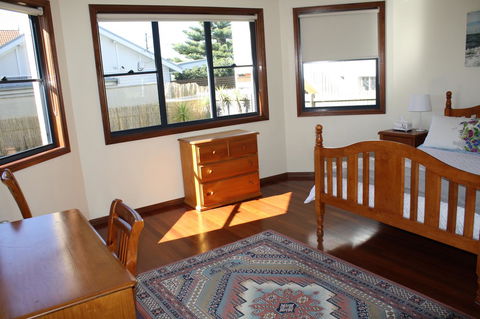 Serenity On Narrabeen Beach - 1Bdr Beachside Retreat - Grafton Accommodation 3