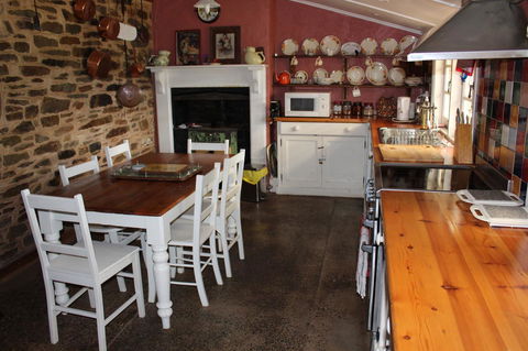 Hillside Cottage - Grafton Accommodation 2