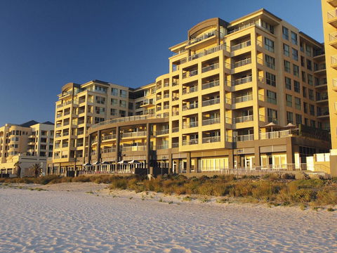 Oaks Glenelg Plaza Pier Suites - Grafton Accommodation 1