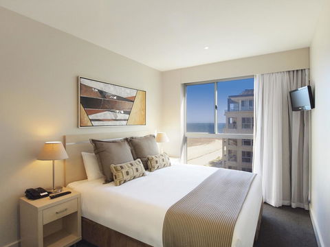 Oaks Glenelg Plaza Pier Suites - Grafton Accommodation 2