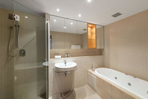 Oaks Glenelg Plaza Pier Suites - Grafton Accommodation 3