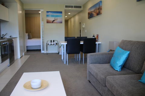 Beachside Luxury Getaway In Glenelg - Grafton Accommodation 2