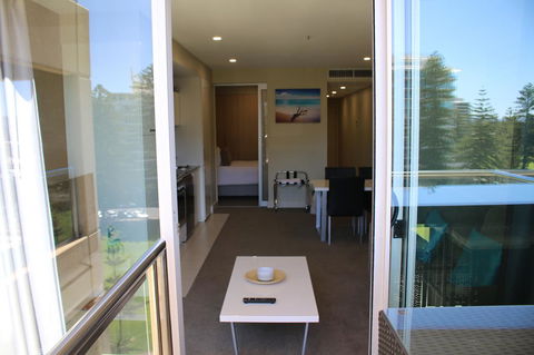 Beachside Luxury Getaway In Glenelg - Grafton Accommodation 3