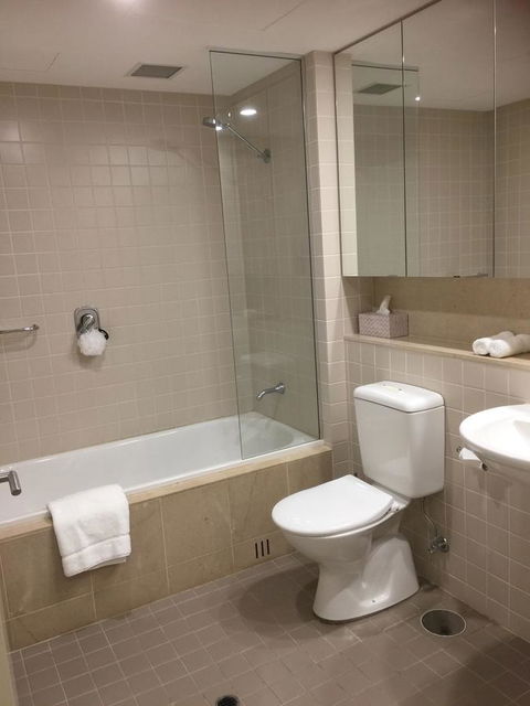 Beachside Luxury Getaway In Glenelg - Grafton Accommodation 12
