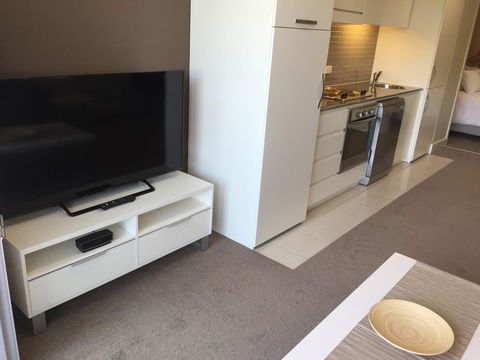 Beachside Luxury Getaway In Glenelg - Grafton Accommodation 10