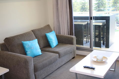 Beachside Luxury Getaway In Glenelg - Grafton Accommodation 8