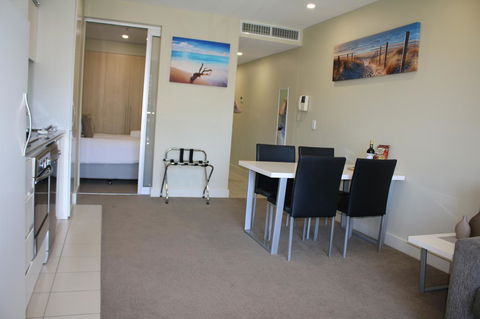 Beachside Luxury Getaway In Glenelg - Grafton Accommodation 4