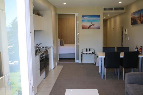 Beachside Luxury Getaway In Glenelg - Grafton Accommodation 7