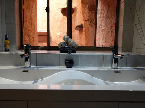 Zen Underground B&B - Grafton Accommodation 6