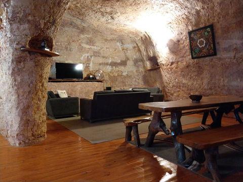 Zen Underground B&B - Grafton Accommodation 4