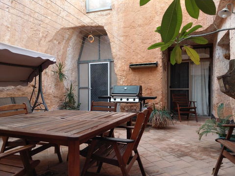 Zen Underground B&B - Grafton Accommodation 5