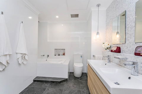 Heart Of Glenelg BnB - Grafton Accommodation 2