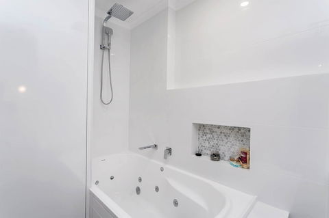 Heart Of Glenelg BnB - Grafton Accommodation 4