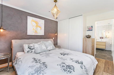 Heart Of Glenelg BnB - Grafton Accommodation 1