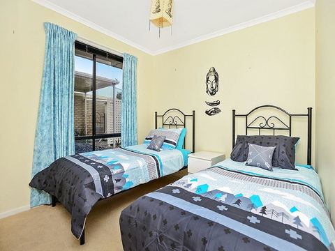 Lakeside - Encounter Bay - Grafton Accommodation 12