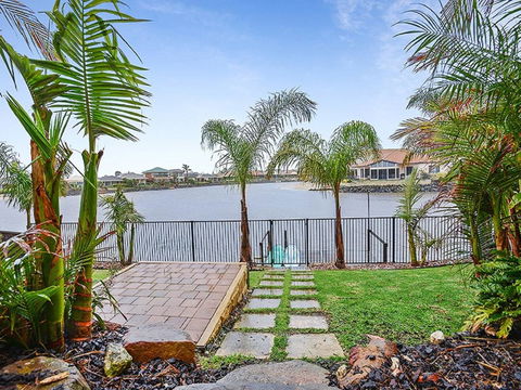 Lakeside - Encounter Bay - Grafton Accommodation 3