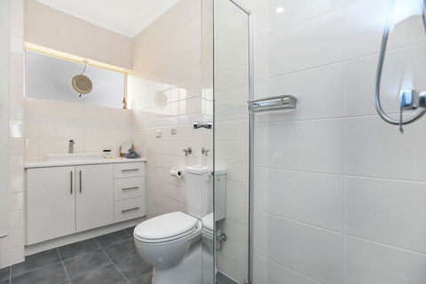 The Dolphins Beachfront Apartments - Grafton Accommodation 15