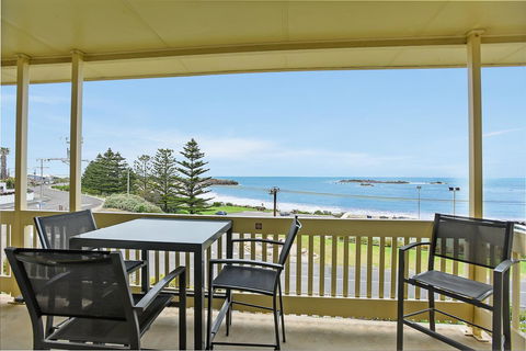 The Dolphins Beachfront Apartments - Grafton Accommodation 9