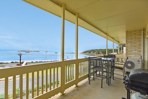 The Dolphins Beachfront Apartments - Grafton Accommodation 10