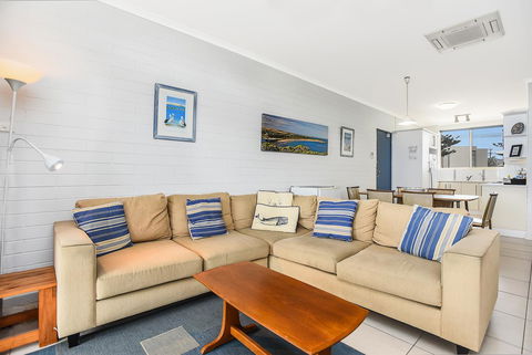 The Dolphins Beachfront Apartments - Grafton Accommodation 11