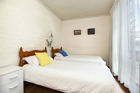 The Dolphins Beachfront Apartments - Grafton Accommodation 8
