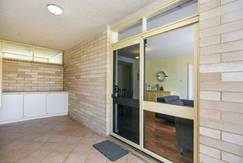 The Dolphins Beachfront Apartments - Grafton Accommodation 3