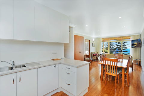 The Dolphins Beachfront Apartments - Grafton Accommodation 4