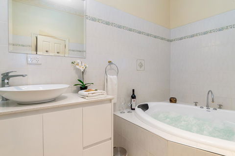 Barossa Vineyard Cottages - Grafton Accommodation 13