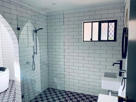 The Manor Basket Range - Grafton Accommodation 10