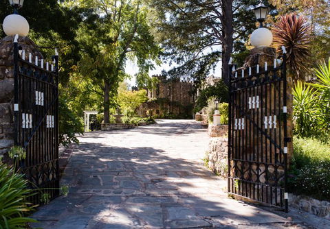 The Manor Basket Range - Grafton Accommodation 14