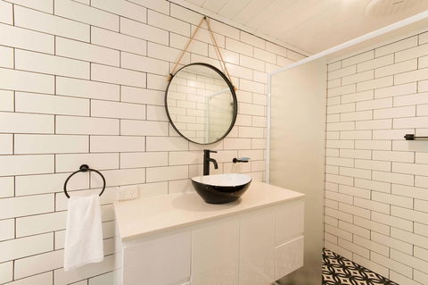 The Manor Basket Range - Grafton Accommodation 8