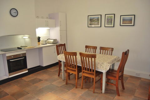 Jacaranda Cottage - Grafton Accommodation 9