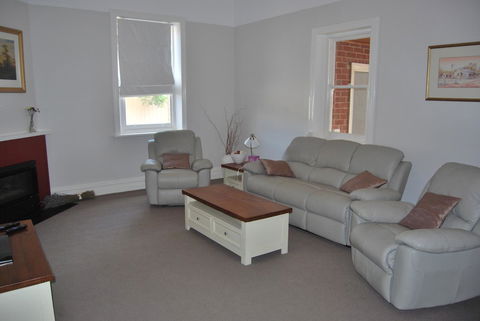 Jacaranda Cottage - Grafton Accommodation 6