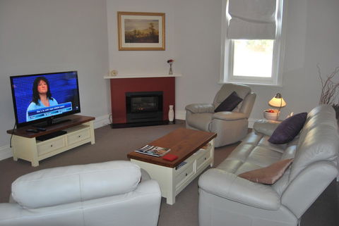Jacaranda Cottage - Grafton Accommodation 2