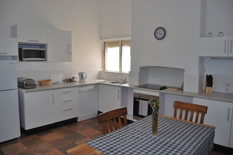 Jacaranda Cottage - Grafton Accommodation 8
