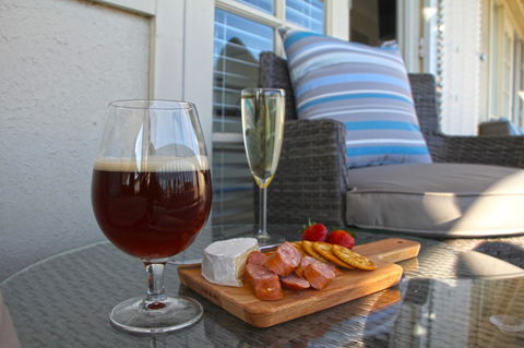 Smugglers Inn Studio Apartments - Grafton Accommodation 2